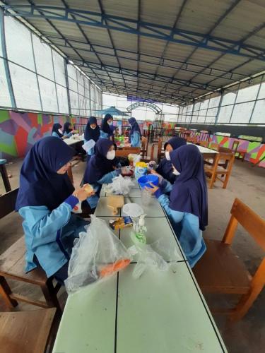 MTS Al Layyinah Pengolahan Buah Prakarya 4