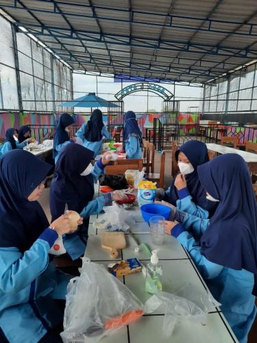 Pengolahan Buah Semusim dan Tahunan - Prakarya MTS Al-Layyinah 4