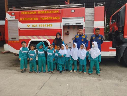 Penyuluhan dan Pengenalan Lingkungan BPBD Tangerang - RA Al-Layyinah - TK Islam Terbaik di Tangerang10